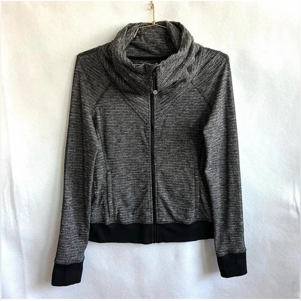 EUC Lululemon Be Present Jacket Coco Pique Black Size 8 Thumbholes Zip Closure
